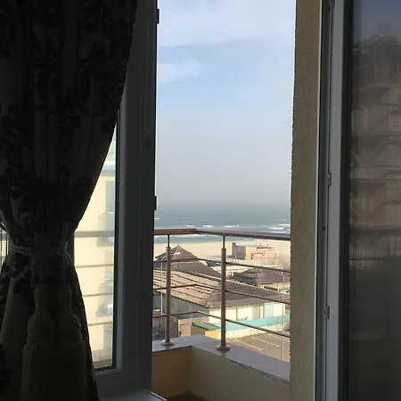 Gabrielle Summerland Apartment *