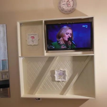 Gabrielle Summerland Apartment