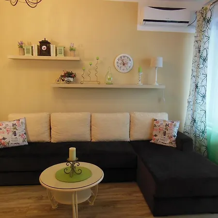 Gabrielle Summerland Apartment