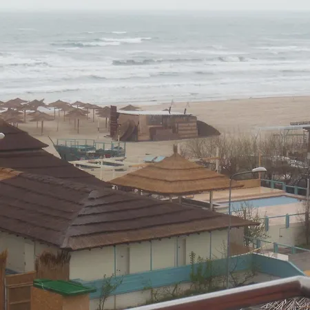 Gabrielle Summerland Mamaia