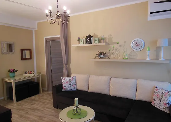 Gabrielle Summerland Mamaia